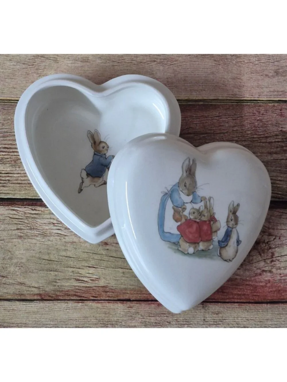 Wedgwood Beatrix Potter Peter Rabbit Heart Shaped Lidded Jewelry Trinket Box EXC